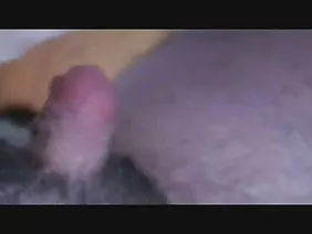 Hottie adolescente quiere conseguir su culo estirado y golpeado