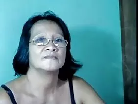 Deliciosa adolescente es follada y su pareja la mira.