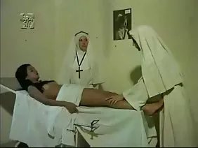 MILF muy tetona alemana recoge a un chico en la calle y lo folla