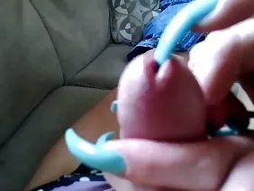 Mia Malkova recibe su grueso culo blanco golpeado por un palo negro