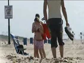 Tía traviesa motiva a su sobrino impasible