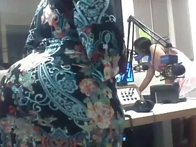 Interracial caliente con dos hadas lamiendo coño
