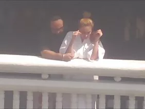 Stepsis y su BFF sobornan a su hermano con un trago