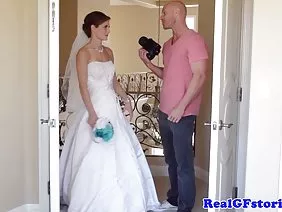 La nueva chica Aubrey Sinclair ama el perrito.
