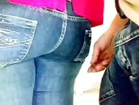 Redhead cam girl está muy impresionada por una de las grandes pollas negras de su espectador