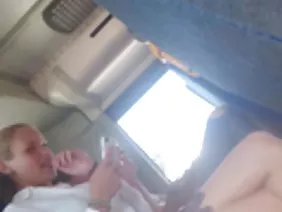 Babe delgado se ahoga con una gran polla