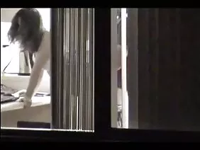 La persuasiva Tina Kay sucia le habla a una pareja sobre un humeante anal a cuatro vías