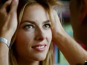 Frisky Lucy Heart se siente mejor cuando ambos agujeros y follan