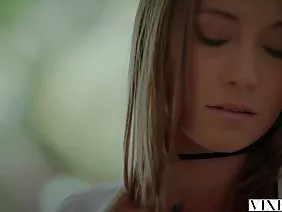 Rubia guarra Alex Grey disfruta de culo duro para la acción bucal
