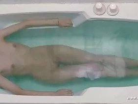 Tres lindas cachondas y una polla dura
