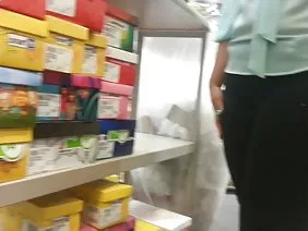 Foxy Kimber obtiene gangbanged en la línea de compras