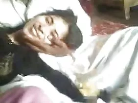 Follando a una puta de pelo corto y caliente