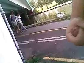 Pequeña adolescente destrozada por una enorme polla