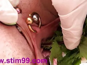 Delicioso pelo corto Aaliyah recibe una dosis de polla en la piscina