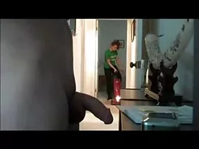 Las hermanastras lesbianas follan en la bañera