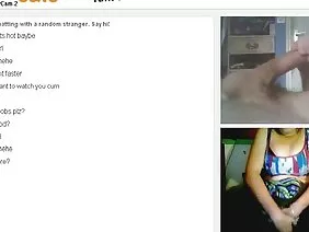 La mujer latina también pinta con tinte blanco natural.