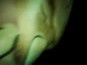 Los gritos de MILF adictos al sexo de ébano golpeados por una polla blanca
