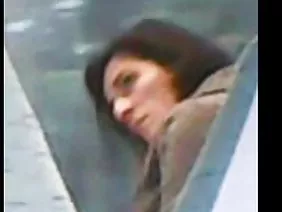 Yuri flaca monta a sí misma a un creampie