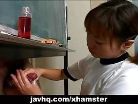 Hottie árabe tiene un gran estante y un coño afeitado