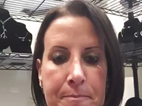 La hermanastra va a la ciudad con un coño apretado